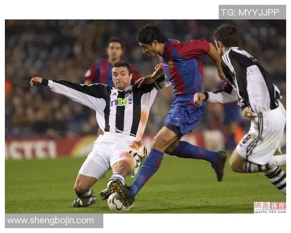 六加一号球衣传奇足球巨星的辉煌历程与成就解析 六加一号球衣传奇足球巨星的辉煌历程与成就解析