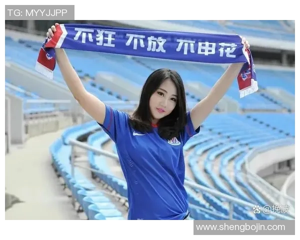 戴着围巾的足球明星瞬间曝光引发球迷热议究竟是谁的独特风格