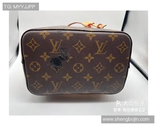 LV联名足球明星包包引领时尚潮流 助力球场风采与街头魅力完美融合